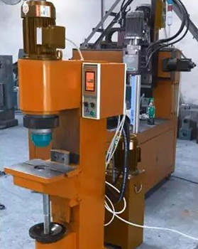 鉚接機廠家有哪些規(guī)格型號？